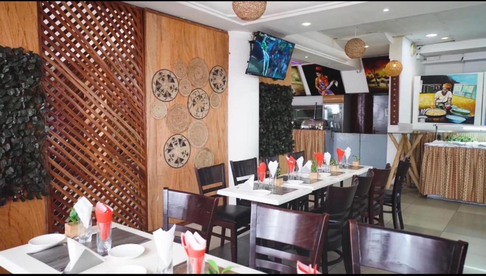 Nobila Airport Hotel Cotonou Buitenkant foto