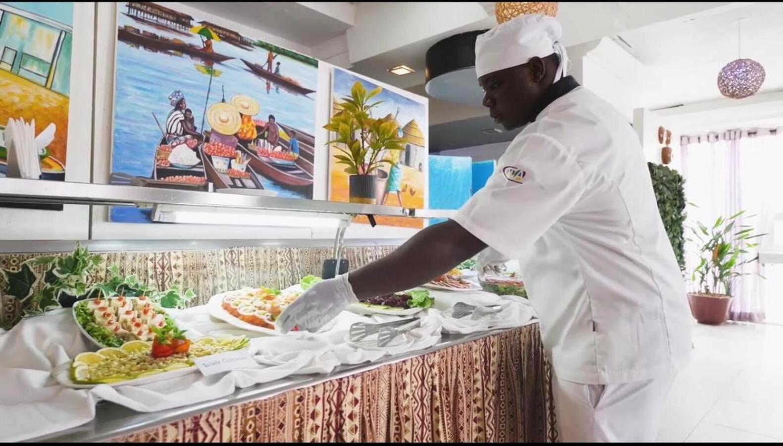 Nobila Airport Hotel Cotonou Buitenkant foto