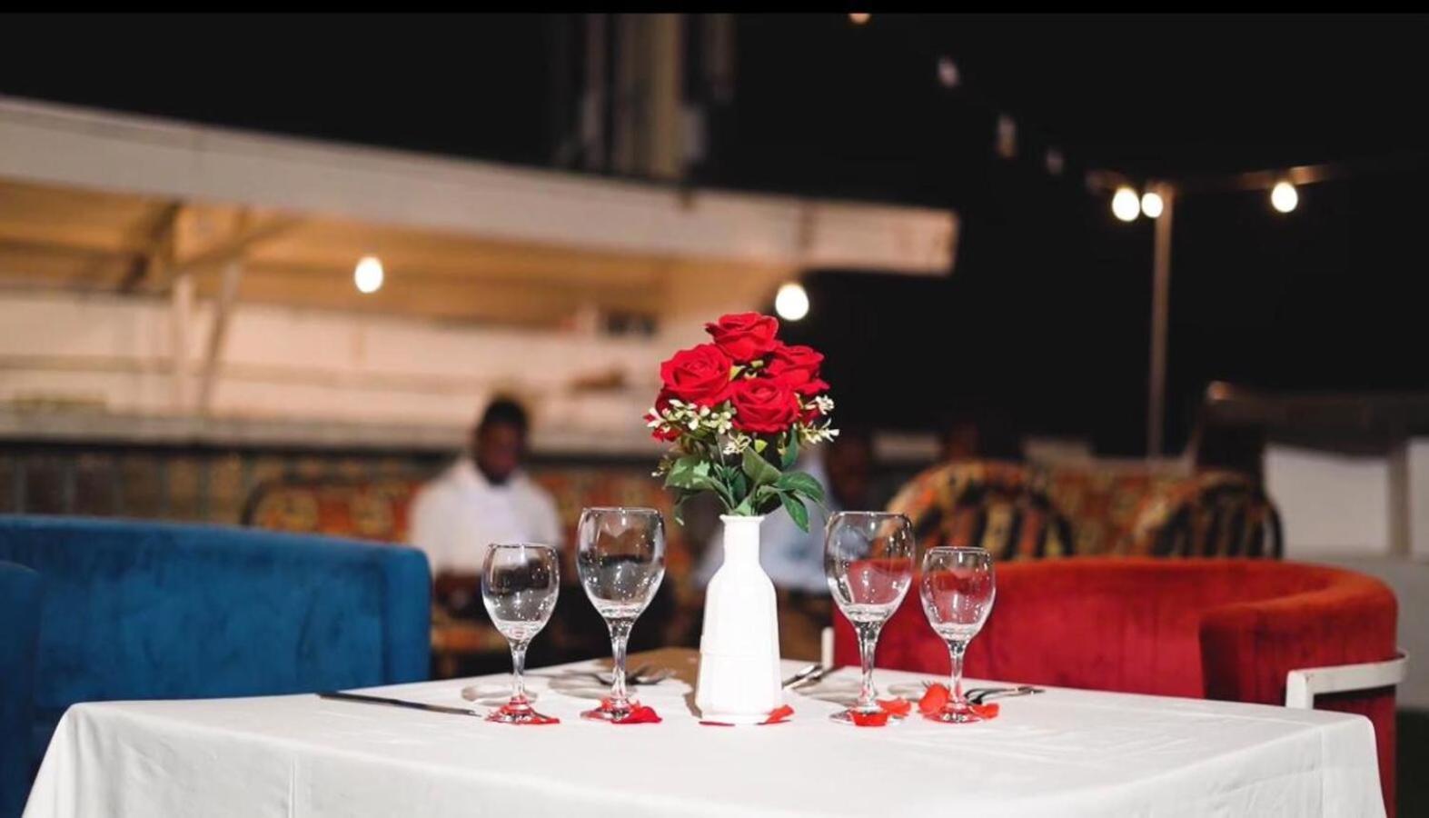 Nobila Airport Hotel Cotonou Buitenkant foto