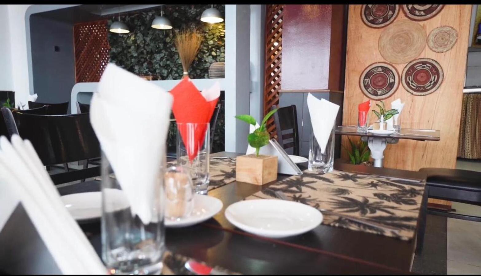 Nobila Airport Hotel Cotonou Buitenkant foto