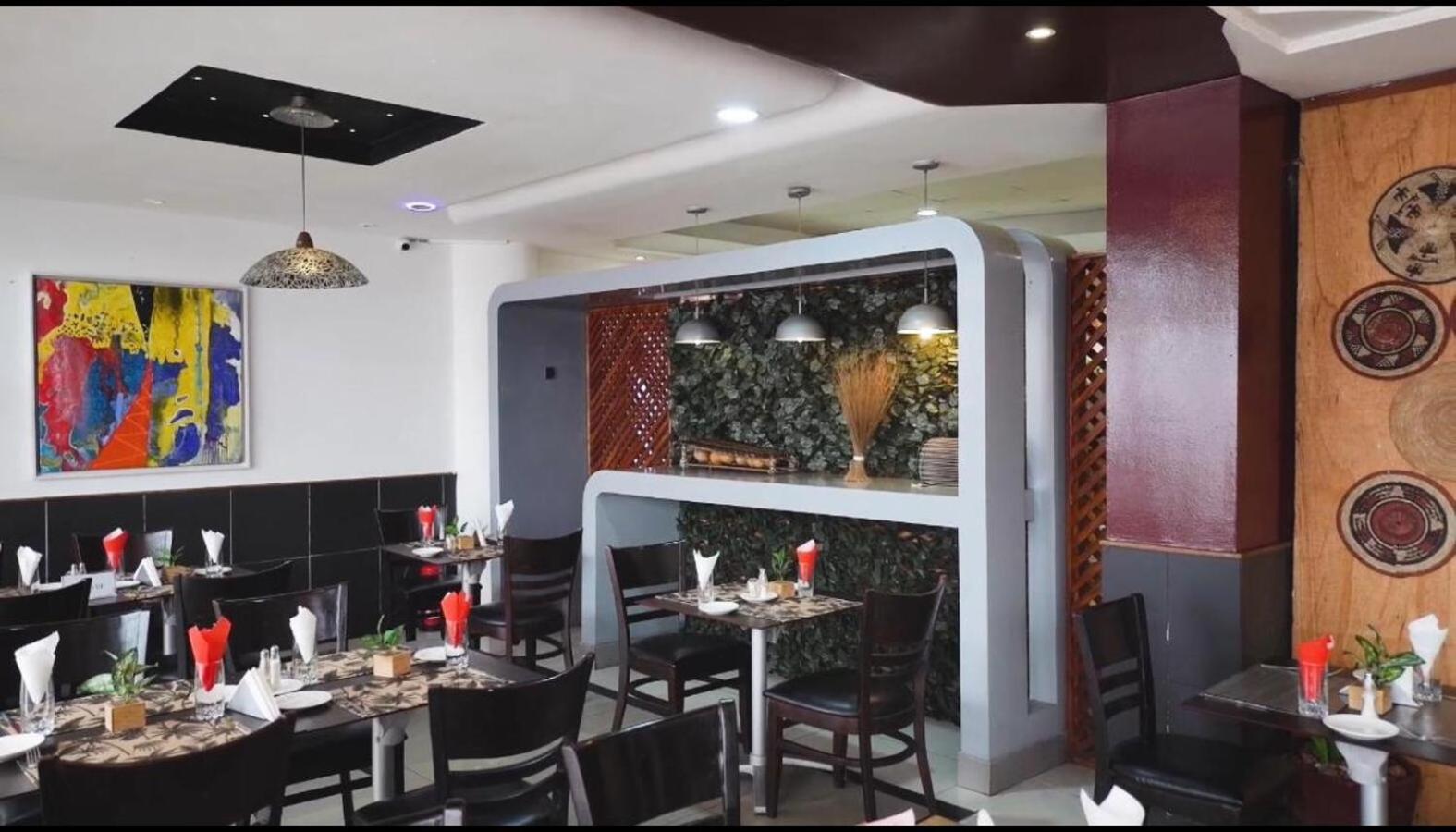 Nobila Airport Hotel Cotonou Buitenkant foto