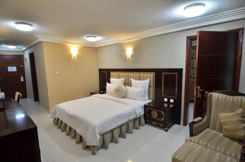 Nobila Airport Hotel Cotonou Buitenkant foto