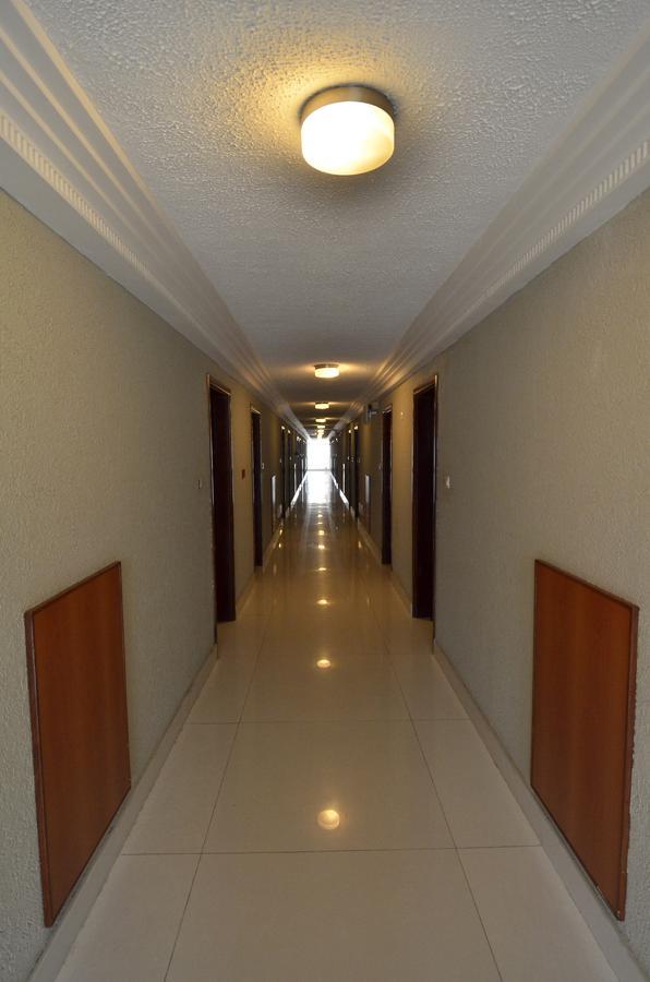 Nobila Airport Hotel Cotonou Buitenkant foto