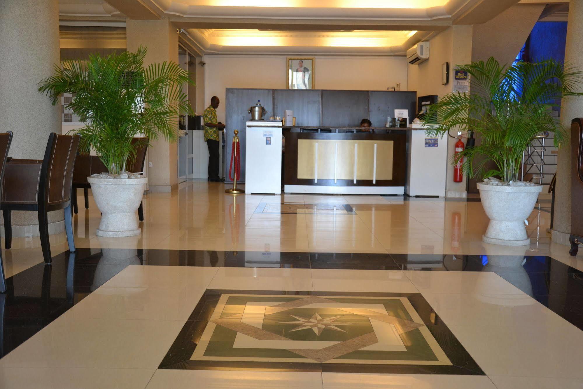 Nobila Airport Hotel Cotonou Buitenkant foto