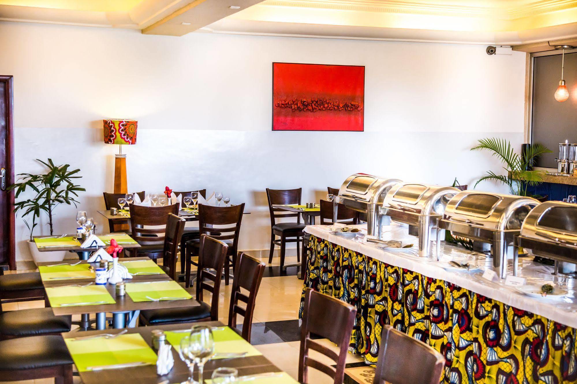 Nobila Airport Hotel Cotonou Buitenkant foto