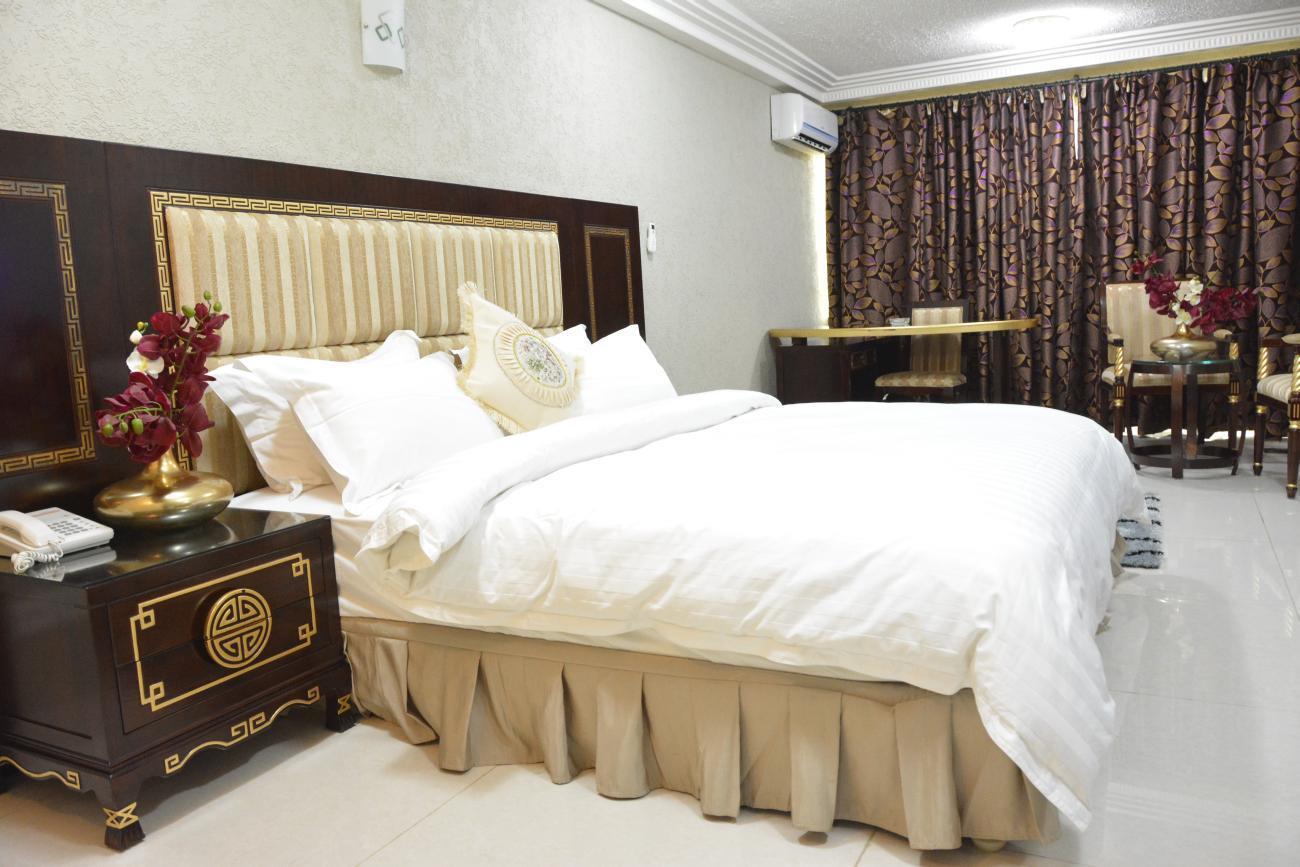 Nobila Airport Hotel Cotonou Buitenkant foto