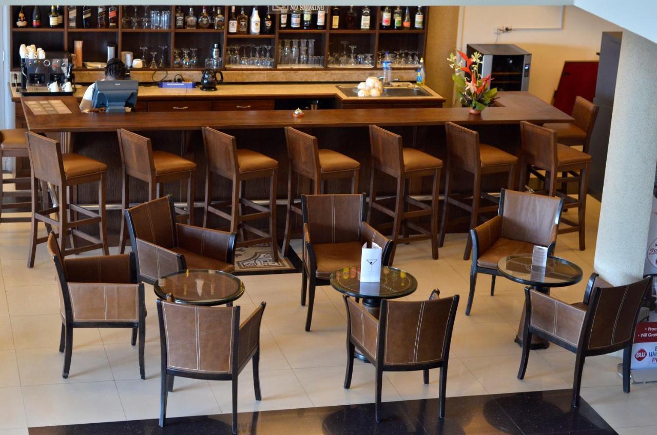 Nobila Airport Hotel Cotonou Buitenkant foto